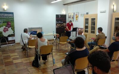 Socios de la Ruta del Vino de Bullas participan en un taller semipresencial sobre paquetización turística